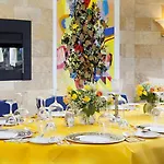 מלון & Fontenay