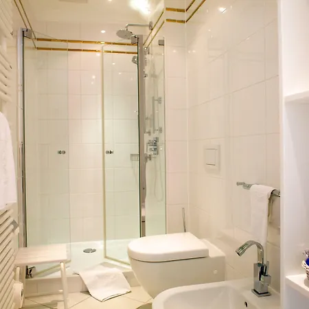 & Fontenay فندق 5*